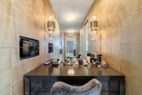 Condo in Bal Harbour, Florida, 3 bedrooms  № 1887921 - photo 23