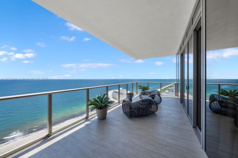 Condo in Bal Harbour, Florida, 3 bedrooms  № 1887921 - photo 17