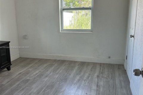 House in Miami, Florida 4 bedrooms, 100.61 sq.m. № 1813883 - photo 11