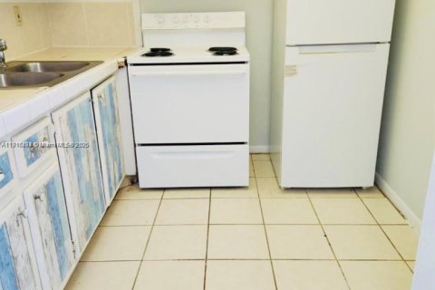 Condominio en West Palm Beach, Florida, 1 dormitorio  № 1970894