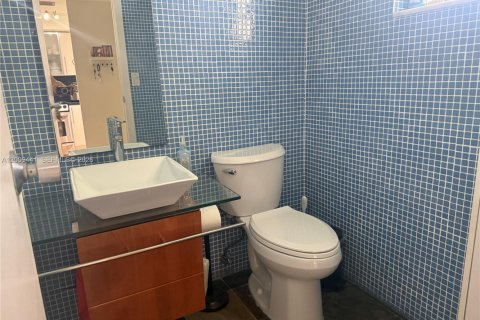 Condo in Coral Gables, Florida, 1 bedroom № 2074908 - photo 10