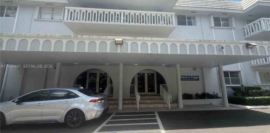 Condo in Coral Gables, Florida, 1 bedroom № 2074908
