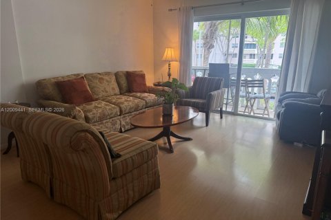 Condo in Coral Gables, Florida, 1 bedroom № 2074908 - photo 2