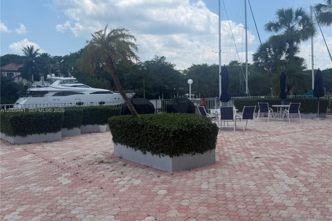 Condo in Coral Gables, Florida, 1 bedroom № 2074908 - photo 11