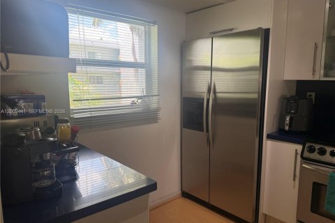 Condo in Coral Gables, Florida, 1 bedroom № 2074908 - photo 6