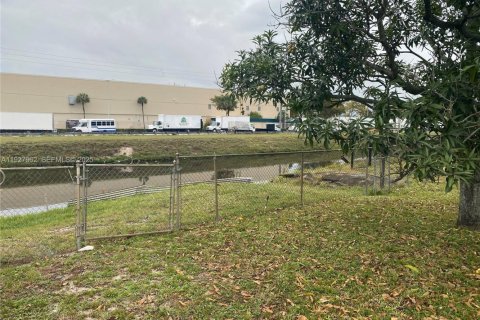 Villa ou maison à vendre à Miami, Floride: 2 chambres, 146.6 m2 № 1986892 - photo 3