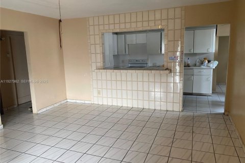 Villa ou maison à vendre à Miami, Floride: 2 chambres, 146.6 m2 № 1986892 - photo 16