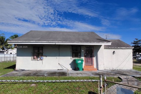 Villa ou maison à vendre à Miami, Floride: 2 chambres, 146.6 m2 № 1986892 - photo 1