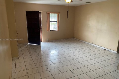 Villa ou maison à vendre à Miami, Floride: 2 chambres, 146.6 m2 № 1986892 - photo 15