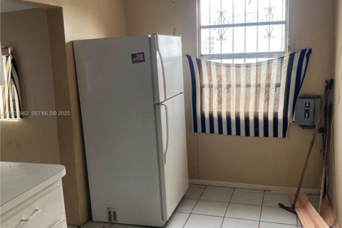 Villa ou maison à vendre à Miami, Floride: 2 chambres, 146.6 m2 № 1986892 - photo 12