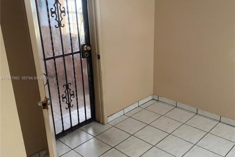 Villa ou maison à vendre à Miami, Floride: 2 chambres, 146.6 m2 № 1986892 - photo 9