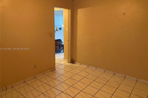 Villa ou maison à vendre à Miami, Floride: 2 chambres, 146.6 m2 № 1986892 - photo 8