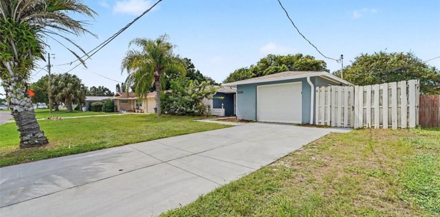 Casa en Port Richey, Florida 3 dormitorios, 114.64 m2 № 2386028