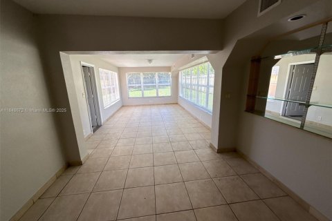 House in Hollywood, Florida 3 bedrooms, 145.11 sq.m. № 1854724 - photo 5