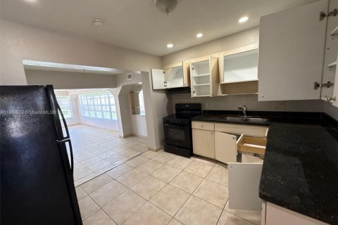 House in Hollywood, Florida 3 bedrooms, 145.11 sq.m. № 1854724 - photo 2