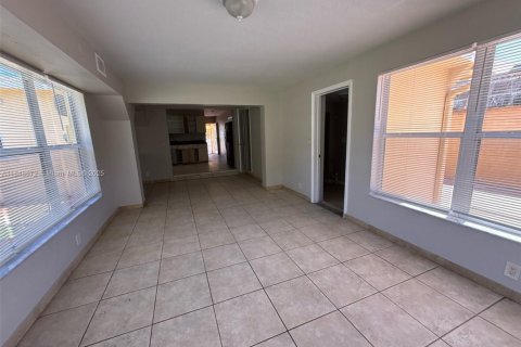 House in Hollywood, Florida 3 bedrooms, 145.11 sq.m. № 1854724 - photo 4