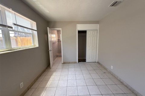 House in Hollywood, Florida 3 bedrooms, 145.11 sq.m. № 1854724 - photo 7