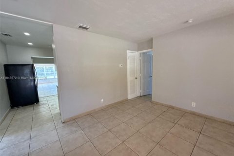 House in Hollywood, Florida 3 bedrooms, 145.11 sq.m. № 1854724 - photo 11