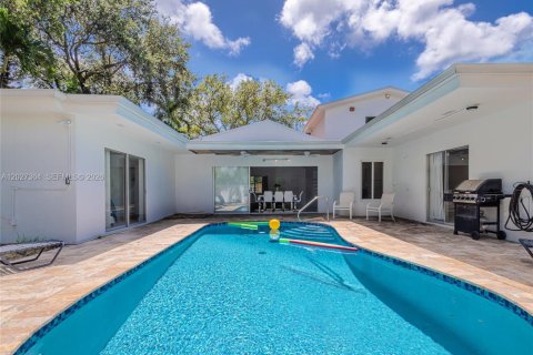 House in Miami, Florida 5 bedrooms, 228.08 sq.m. № 2257655 - photo 19