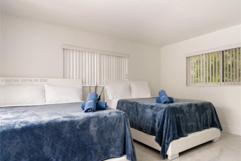 House in Miami, Florida 5 bedrooms, 228.08 sq.m. № 2257655 - photo 15