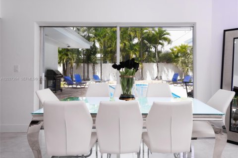 House in Miami, Florida 5 bedrooms, 228.08 sq.m. № 2257655 - photo 20