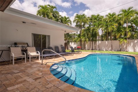 House in Miami, Florida 5 bedrooms, 228.08 sq.m. № 2257655 - photo 24