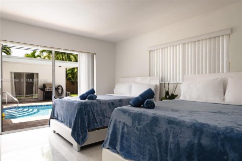 House in Miami, Florida 5 bedrooms, 228.08 sq.m. № 2257655 - photo 16
