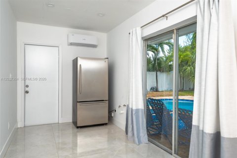 House in Miami, Florida 5 bedrooms, 228.08 sq.m. № 2257655 - photo 17