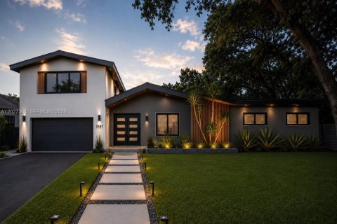 House in Miami, Florida 5 bedrooms, 228.08 sq.m. № 2257655