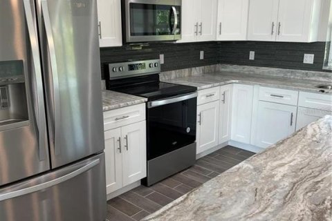 House in North Port, Florida 3 bedrooms, 140.1 sq.m. № 2239355 - photo 3