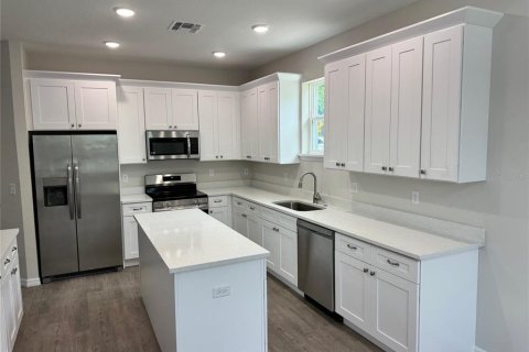 House in Eustis, Florida 3 bedrooms, 149.02 sq.m. № 2111900 - photo 2