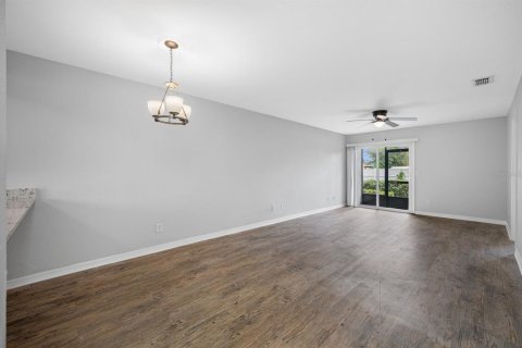 Appartement à louer à Zephyrhills, Floride: 2 chambres, 81.38 m2 № 2413992 - photo 9