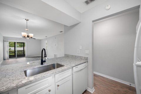 Appartement à louer à Zephyrhills, Floride: 2 chambres, 81.38 m2 № 2413992 - photo 7