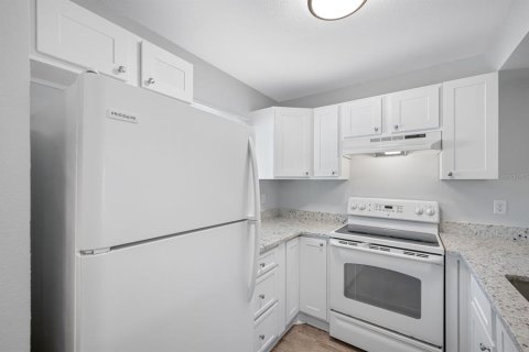 Appartement à louer à Zephyrhills, Floride: 2 chambres, 81.38 m2 № 2413992 - photo 3