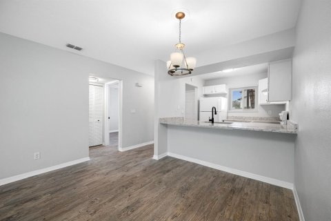 Appartement à louer à Zephyrhills, Floride: 2 chambres, 81.38 m2 № 2413992 - photo 11