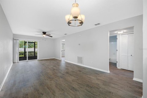 Appartement à louer à Zephyrhills, Floride: 2 chambres, 81.38 m2 № 2413992 - photo 12