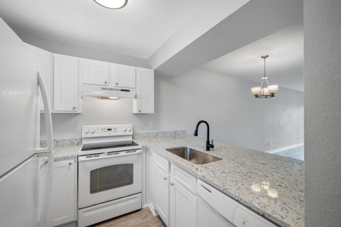 Appartement à louer à Zephyrhills, Floride: 2 chambres, 81.38 m2 № 2413992 - photo 5