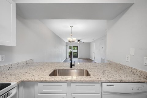Appartement à louer à Zephyrhills, Floride: 2 chambres, 81.38 m2 № 2413992 - photo 8