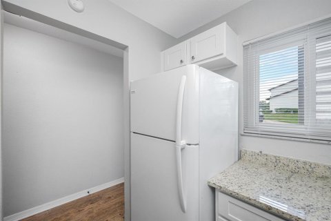 Appartement à louer à Zephyrhills, Floride: 2 chambres, 81.38 m2 № 2413992 - photo 6