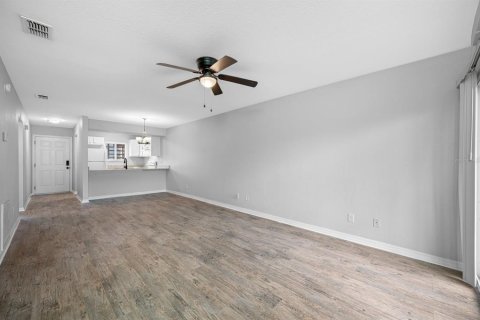Appartement à louer à Zephyrhills, Floride: 2 chambres, 81.38 m2 № 2413992 - photo 14