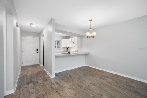 Appartement à louer à Zephyrhills, Floride: 2 chambres, 81.38 m2 № 2413992 - photo 10