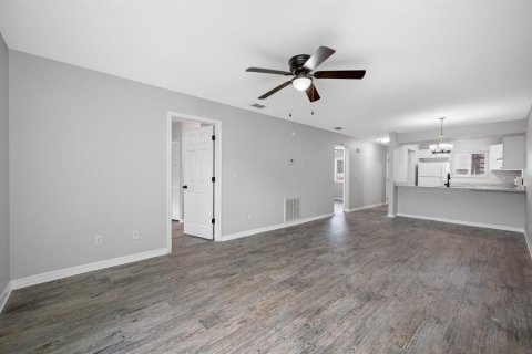 Appartement à louer à Zephyrhills, Floride: 2 chambres, 81.38 m2 № 2413992 - photo 13
