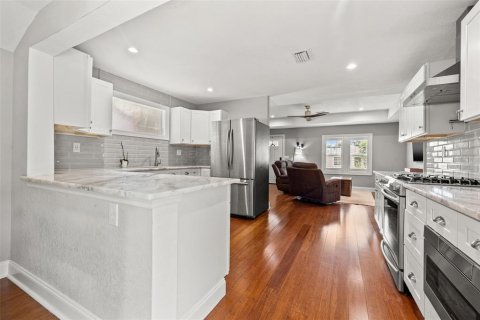 Casa en alquiler en Saint Petersburg, Florida, 3 dormitorios, 118.73 m2 № 1856174 - foto 8