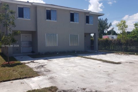 Townhouse in Miami, Florida 4 bedrooms, 257.9 sq.m. № 2058779