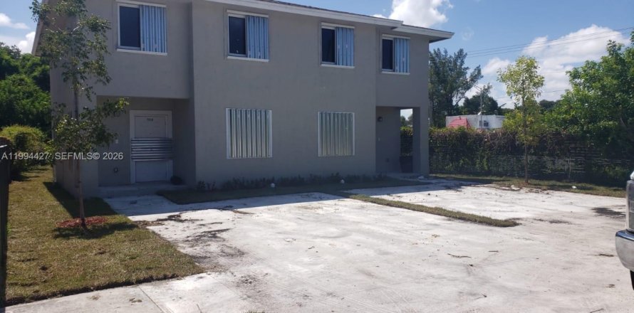 Townhouse in Miami, Florida 4 bedrooms, 257.9 sq.m. № 2058779