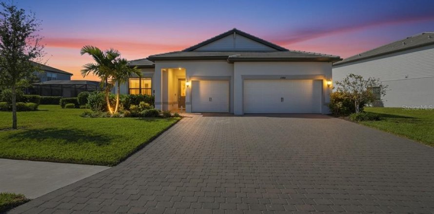 House in Bradenton, Florida 3 bedrooms, 213.02 sq.m. № 2108727