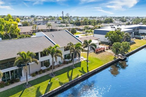 Condominio en venta en Cape Coral, Florida, 3 dormitorios, 163.88 m2 № 1843009 - foto 1