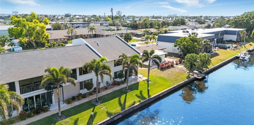 Condominio en Cape Coral, Florida, 3 dormitorios  № 1843009