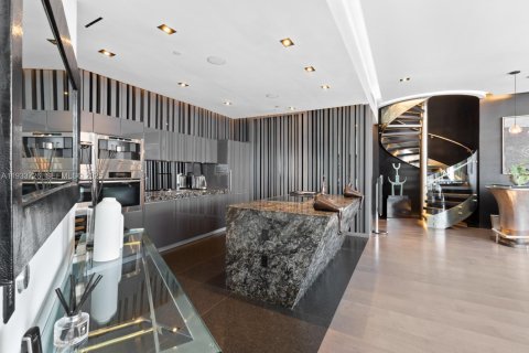 Condo in Miami, Florida, 3 bedrooms  № 1991995 - photo 10