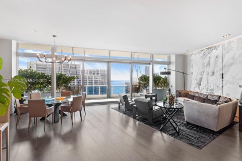 Condo in Miami, Florida, 3 bedrooms  № 1991995 - photo 13